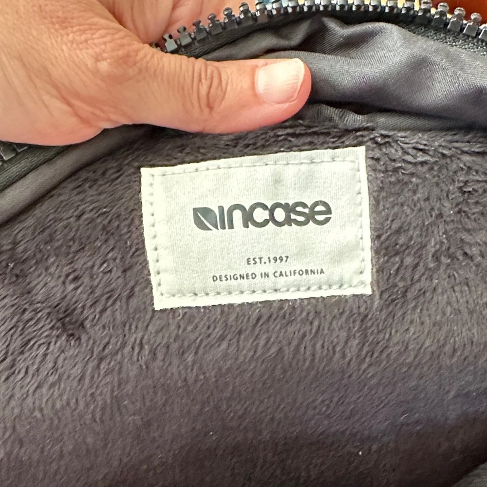 Incase Compass Backpack 16L - Picture 9 of 16